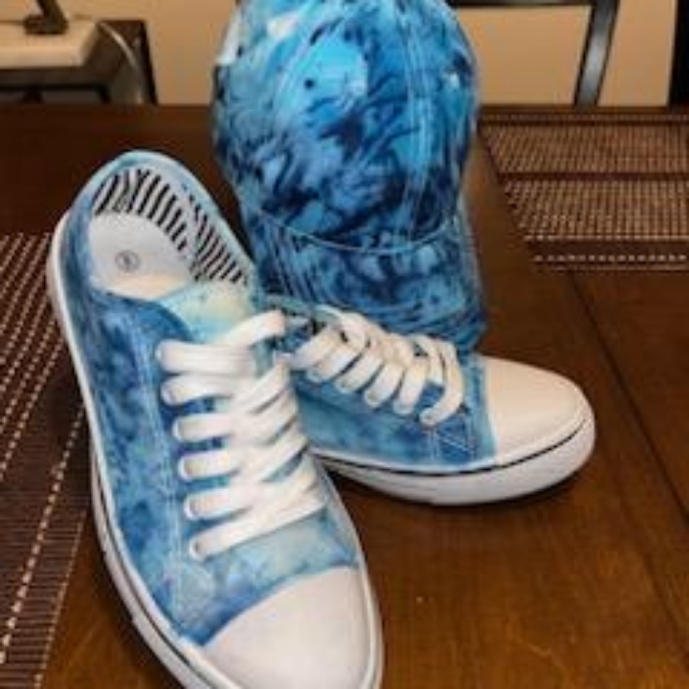 Marveled Blue hat with Marveled  tye dye shoes size 8